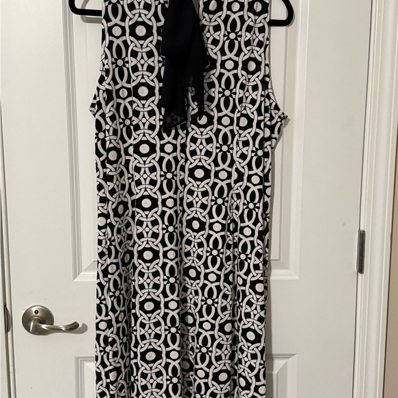 Signature by Robbie Bee Black and White Sheath Midi Dress - Picture 6 of 7